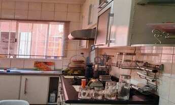 Imagem 5: Sobrado # dorm. (1 suite) . Armários nos quartos e cozinha. Edicula. Vl.Yara