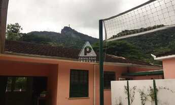 Imagem: Casarão à venda em Cosme Velho