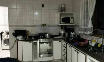 Imagem 4: Sobrado para aluguel possui 250 metros quadrados com 2 quartos