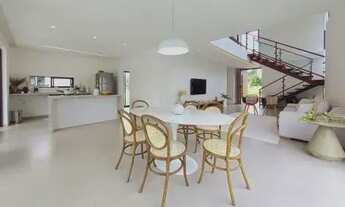 Imagem 6: Com uma localização privilegiada e acabamentos de alto padrão, esta residência é perfeita