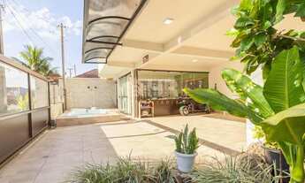 Imagem 7: Sobrado com 04 dormitórios sendo 01 suíte e 02 vagas de garagem Centro Matinhos