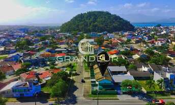 Imagem 6: Sobrado de Esquina com Suíte, Churrasqueira e Área Externa - 6 Vagas de Garagem