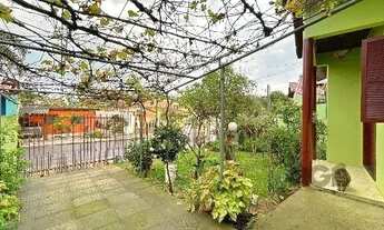 Imagem 4: Casa em Porto Alegre, no bairro Ipanema, com 2 dormitório(s), e 2 banheiros, à venda