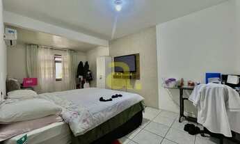 Imagem 2: Ampla casa com piscina próximo ao Terminal da Água Verde