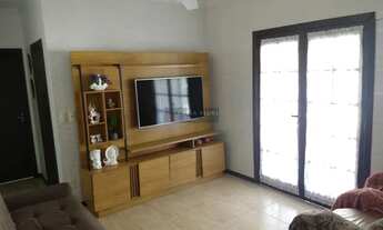 Imagem 3: Petrópolis, 122 m² construídos + edícula, terreno com 2.613,53 m², ampla área verde, fren