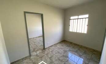 Imagem 5: ALUGO - Casa com 2 Quartos de Fundos - Jd. São Pedro