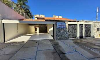 Imagem 2: Casa para aluguel possui 360m2 com 4qts com suíte