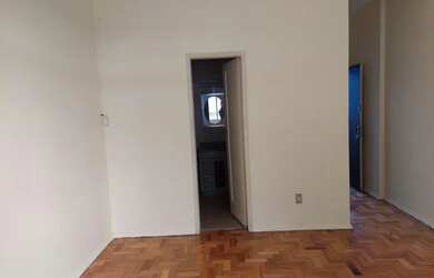 Imagem 2: Apto Centro, frente, fino trato, sol, Rua 16 de março, excelente preço - Petrópolis - RJ