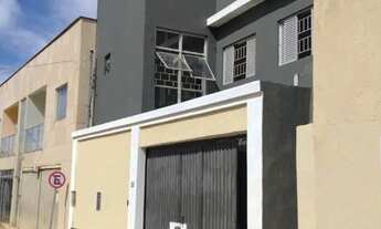 Imagem: VENDO CASA 3 ANDARES PARACATU MG - CENTRO