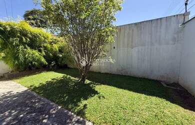 Imagem 4: Casa no Córrego Grande com terreno amplo, piscina aquecida e excelente padrão construtivo