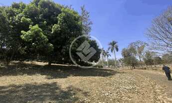 Imagem 2: Vende-se área de alto padrão com 3 casas construídas. 45 mil m2. R$11.500.000,00 Gostou de