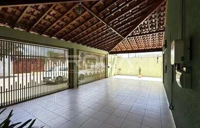 Imagem 4: Casa padrão de 3 dormitórios com piscina e energia solar no Jardim de Cresci, São Carlos