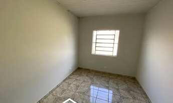 Imagem 7: ALUGO - Casa com 2 Quartos de Fundos - Jd. São Pedro