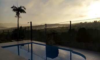 Imagem 4: Chácara em Atibaia com lago e piscina porteira fechada