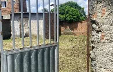 Imagem 2: Vendo terreno com sala,cozinha e banheiro, todo murada em são Lourenço