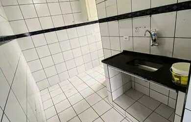 Imagem 5: Apartamento de 2 Dormitórios com Sacada e Portaria na Vila Antártica, 50 Metros da Pista