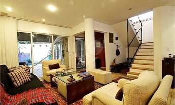 Imagem: Casa assobradada em condomínio fechado