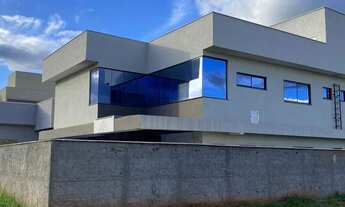 Imagem 4: Casa para venda possui 325 metros quadrados com 4 quartos