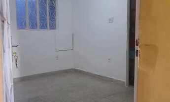 Imagem 2: Kitnet tipo casa, sala cozinha, banheiro e área externa coberta