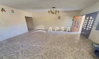 Imagem 4: CASA AMPLA COM MAIS DE 200M² E DISPÕE DE DUAS VAGAS DE GARAGEM, SENDO UMA COBERTA, ALÉM DE