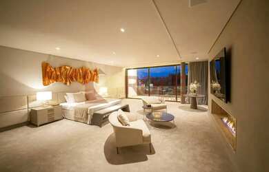 Imagem 6: Casa de Luxo Mobiliada à Venda no Condomínio Tamboré 2 - Alphaville - 6 Suítes - 2.385 m²