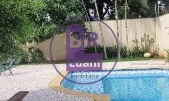 Imagem: Sobrado de alto padrão no bairro Tucanos