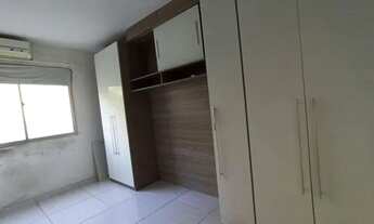 Imagem 4: Apartamento, 2 quartos, 1 banheiro, cozinha com armários, sala com 2 ventiladores de teto