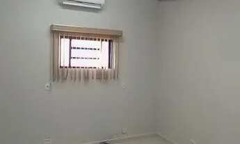 Imagem 6: Prédio comercial em frente a BR 153