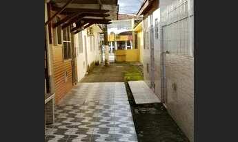 Imagem 3: Bangalô simples no caiçara em praia grande,com um banheiro e cozinha separado