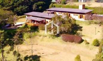 Imagem 2: Casa para venda possui 350 metros quadrados com 4 quartos em Vila inglesa - Campos do Jord