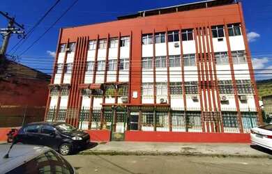 Imagem 4: Apartamento composto de sala e dois quartos com piso frio, banheiro social azul