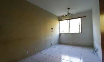 Imagem 3: Apartamento, 2 quartos, 1 banheiro, cozinha com armários, sala com 2 ventiladores de teto
