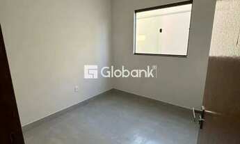 Imagem 3: Casa à venda em Montes Claros (Loteamento Novo Primavera) - 3 quartos, 60m² de área intern