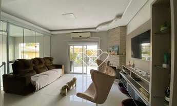 Imagem: Casa de Alto Padrão para Aluguel no Bairro