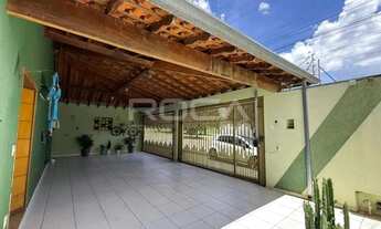 Imagem 3: Casa padrão de 3 dormitórios com piscina e energia solar no Jardim de Cresci, São Carlos