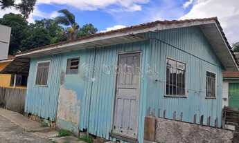 Imagem: Casa de madeira com 02 dormitórios, sala