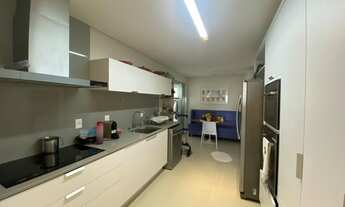 Imagem 4: APARTAMENTO COM 197 METROS PRIVATIVOS REFORMADO POR ARQUITETO RENOMADO AO LADO DO COLÉ. CA