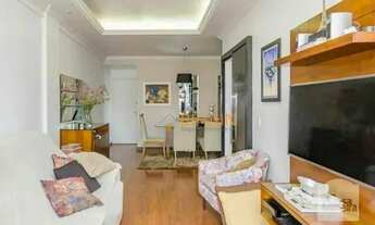 Imagem 3: Prédio com elevador, lazer, apartamento de 2 quartos, sala com varanda, duas vagas e vista