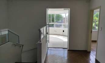 Imagem 4: CASA SOBREPOSTA ALTA com quintal comum, 4 dormitórios (1 suíte) na Av. Conselheiro Nebias