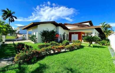 Imagem 2: Casa de alto padrão com 5 quartos, 4 vagas de garagem