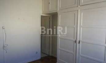 Imagem 5: Apt.º de sala e quarto separados, vista parcial mar