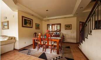 Imagem 3: Casa de condomínio para venda tem 300 metros quadrados com 5 quartos