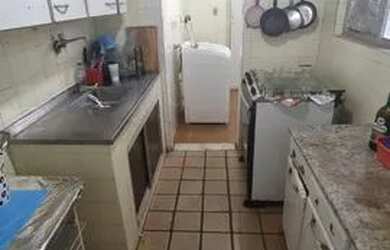 Imagem 2: Apartamento Costa Azul, nascente, varanda, 2 quartos, dependência completa