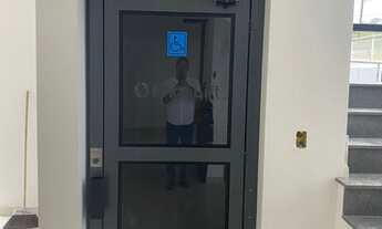 Imagem 5: Galpao com área de 2500 metros com 1050 m de área construída . Excelente infra estrutura