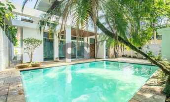 Imagem: Sobrado - 4 Dormitórios (2 Suítes) à