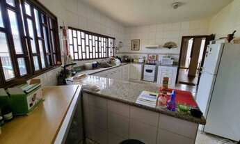 Imagem 3: Amplo Lote com Casa Principal, Piscina, Sauna e Casas Anexas em Condomínio Exclusivo - Vic