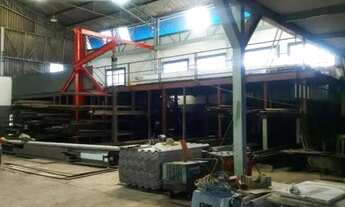 Imagem: Prédio comercial com galpão industrial