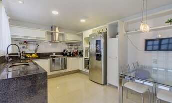 Imagem 5: Casa com 3 dormitórios à venda, por R$ 1.350.000 - Água Verde, rua calma e tranquila!