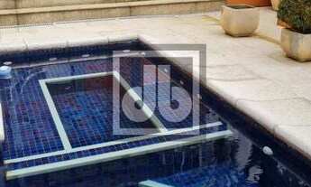 Imagem 4: Jardim Botânico bucólico. Vista Lagoa indevassável. Casa centro terreno.Piscina, sauna, ch