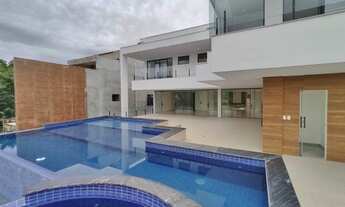 Imagem 6: Casa de condomínio para venda possui 882 metros quadrados com 8 quartos. .